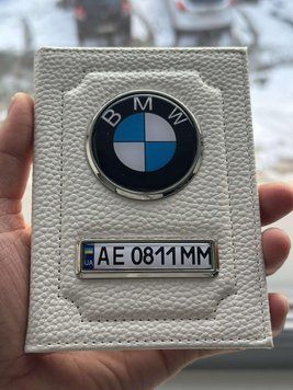 Шкіряна обкладинка для автодокументів із логотипом BMW і годен. номером авто ребриста біла шкіра