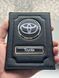 Кожаная обложка для автодокументов с логотипом TOYOTA и гос. номером авто ребристая кожа с черной ниткою