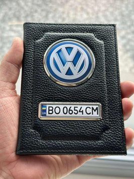 Шкіряна обкладинка для автодокументів із логотипом VOLKSWAGEN і держ. номером авто ребриста шкіра з чорною ниткою