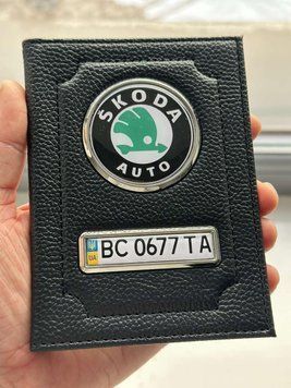 Шкіряна обкладинка для автодокументів із логотипом SKODA і годен. номером авто ребриста шкіра з чорною ниткою