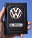 Кожаная обложка для автодокументов Volkswagen с логотипом и гос. номером авто ребристая кожа с желтой ниткою