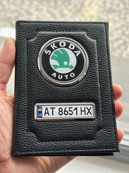 Шкіряна обкладинка для автодокументів із логотипом SKODA і годен. номером авто ребриста шкіра з чорною ниткою