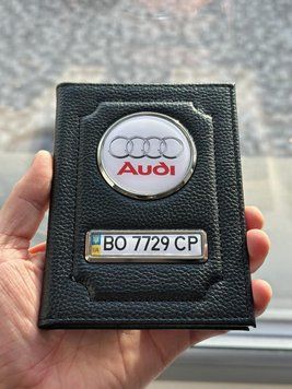 Шкіряна обкладинка для автодокументів із логотипом AUDI і держ. номером авто ребриста шкіра з чорною ниткою