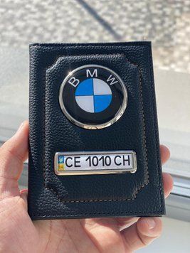Шкіряна обкладинка для автодокументів з логотипом BMW і держ. номером авто ребриста шкіра з жовтою ниткою