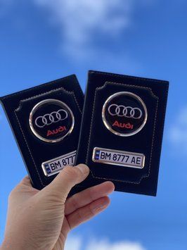 Шкіряна обкладинка для автодокументів із логотипом AUDI та гостю. номером авто чорна глянсова шкіра