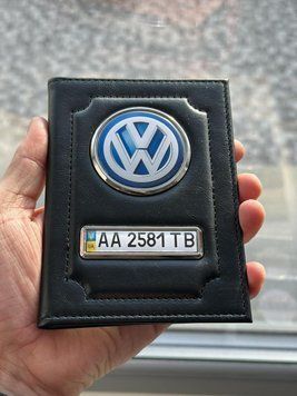 Шкіряна обкладинка для автодокументів із логотипом VOLKSWAGEN і держ. номером авто ребриста шкіра з чорною ниткою
