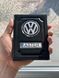 Кожаная обложка для автодокументов с логотипом VOLKSWAGEN и гос. номером авто черная глянцевая кожа