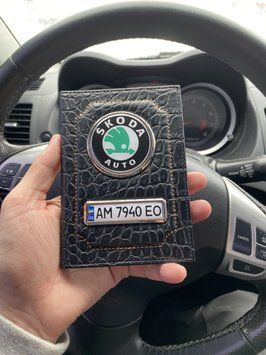 Шкіряна обкладинка для автодокументів із логотипом і годен. номером авто чорна шкіра крокодила